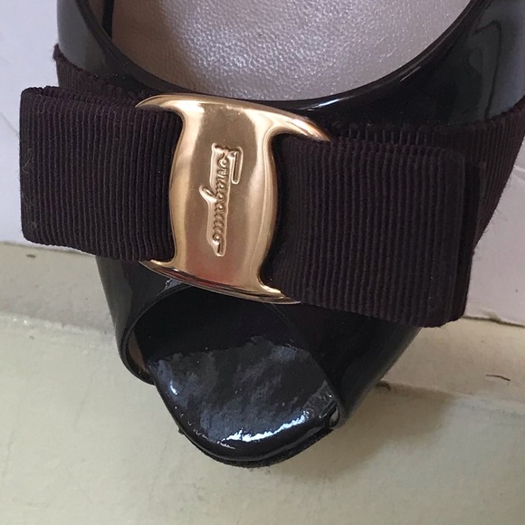 Salvatore Ferragamo Vara Open Peep Toe Pumps Bow Logo Patent Leather Shoes Heels - Picture 8 of 16